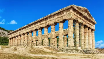 Esplora il Tempio di Segesta e il borgo medievale di Erice