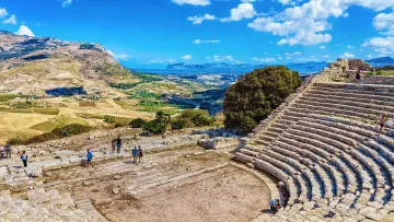 Esplora il Tempio di Segesta e il borgo medievale di Erice