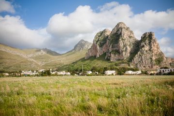 Castelluzzo: tra ulivi secolari e spiagge segrete - 1