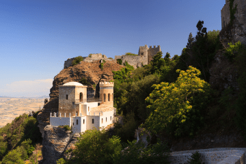 Dove si trova Erice: il borgo tra le nuvole da scoprire con calma - 1