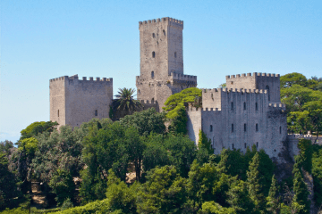 Dove si trova Erice: il borgo tra le nuvole da scoprire con calma - 2