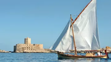 Giri in barca a vela storica nella costa Trapanese